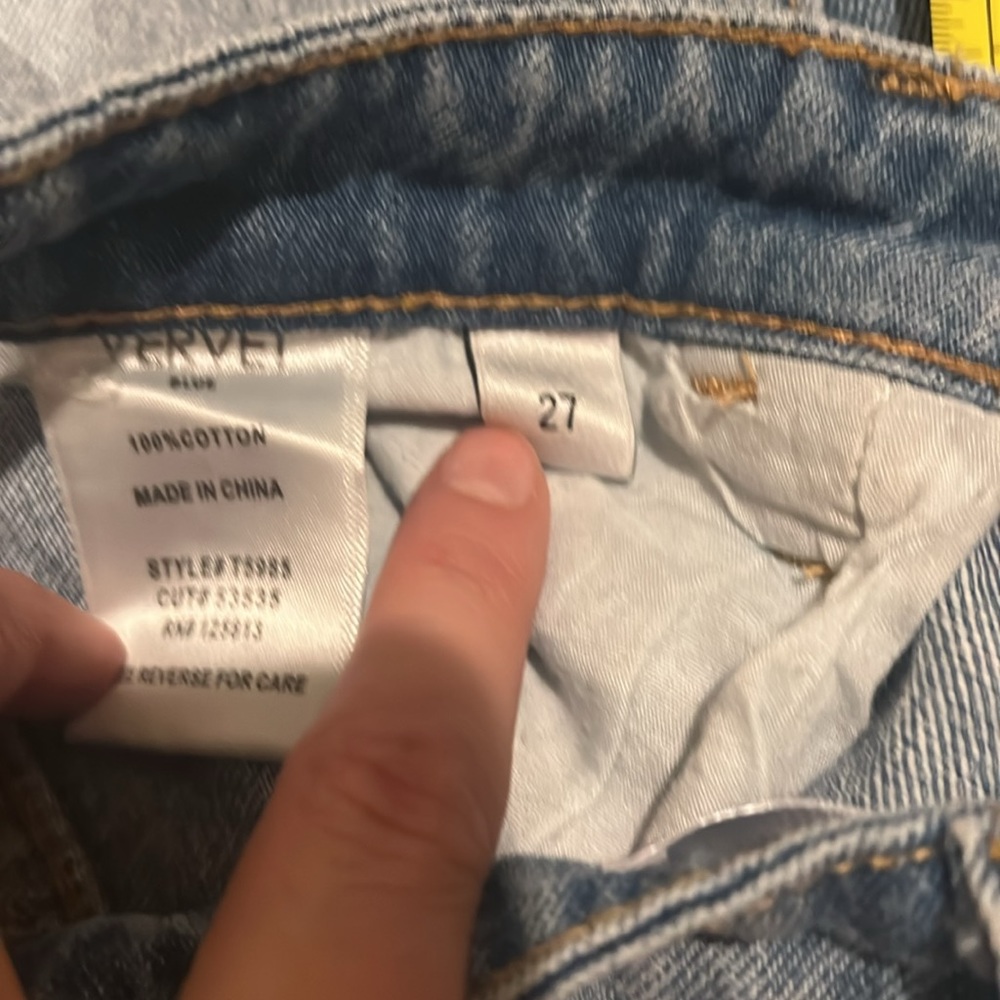 Distressed cropped jeans - Picture 9 of 11